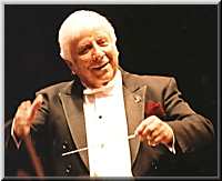 Elmer Bernstein à la tête du Royal Philharmonic Orchestra au London’s Royal Albert Hall, en 2002 à l’occasion de ses 80 ans (photo Jean Delamare, © elmerbernstein.com avec l’aimable autoriàsation d’Amber Records)